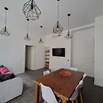 Homes & Suites - Milano Meravigli Den
